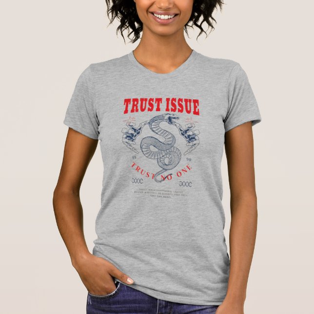 Camiseta gráfica de serpiente con "Problema de Con (Anverso)