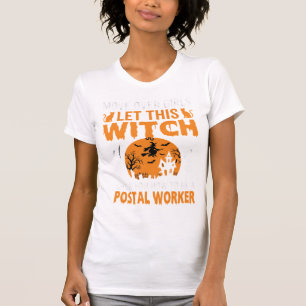 Camiseta Gráfica Divertida de Gato Bruja Trabajadora Postal