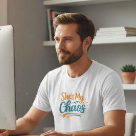 Camiseta Gráfica "Ella es Mi Caos"