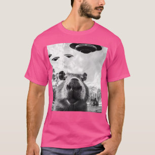 Camiseta Gráfica Graciosa Tee Capybara Selfie Con Ufos Raro