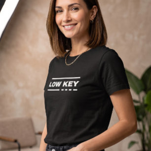 Camiseta gráfica minimalista de baja intensidad