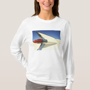 Camiseta Gráfica: Primer plano de la aleta y la luz trasera
