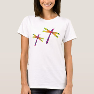 Camiseta gráficamente bedazzled de la cruz de la