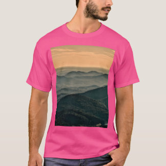 Camiseta Gráfico de la vista de montaña dorada