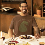 Camiseta Gráfico de otoño de Gourd Have Mercy Fall<br><div class="desc">Añade algo de diversión a tu atuendo de caída con este puntiagudo gráfico tee. Presenta el juego de palabras eslogan GOURD HAN MERCY por encima de un ilustracion de una calabaza otoñal. El gráfico y el texto tienen un estilo angustiado para una apariencia vintage y desgastada. Con su ilustracion vegetal...</div>