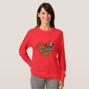 Camiseta Gráfico Rojo de "Amor Sin Límites" para Mujeres