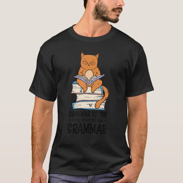 Camiseta Grammar Kitten corrige suavemente a profesor de in (Anverso)