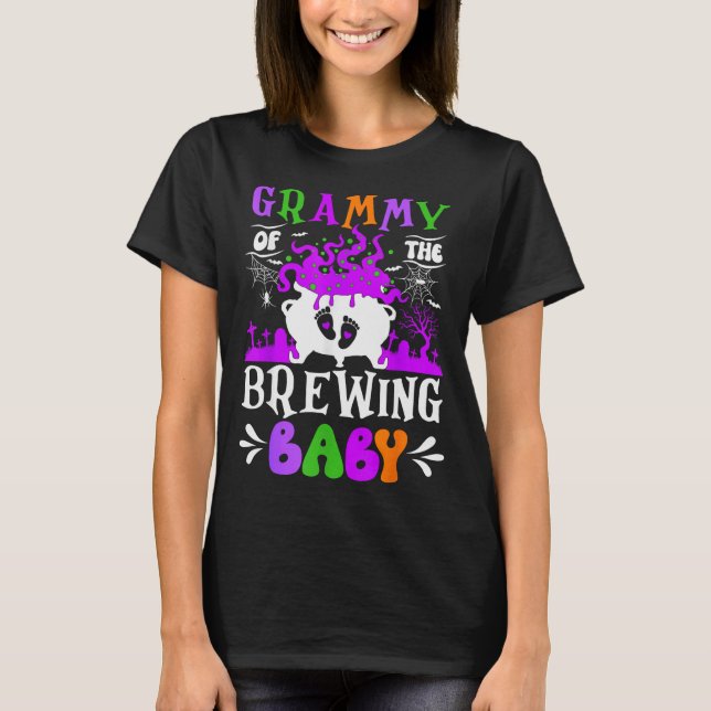 Camiseta Grammy Of The Brewing Baby Grandma To Be Halloween (Anverso)
