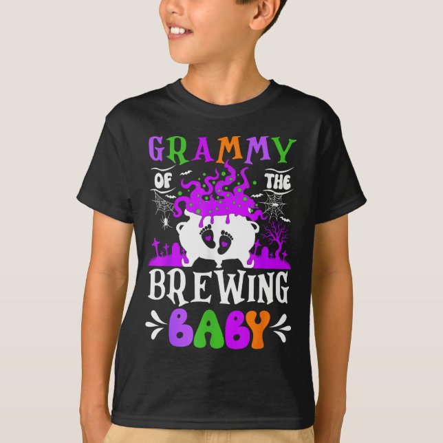 Camiseta Grammy Of The Brewing Baby Grandma To Be Halloween (Anverso)