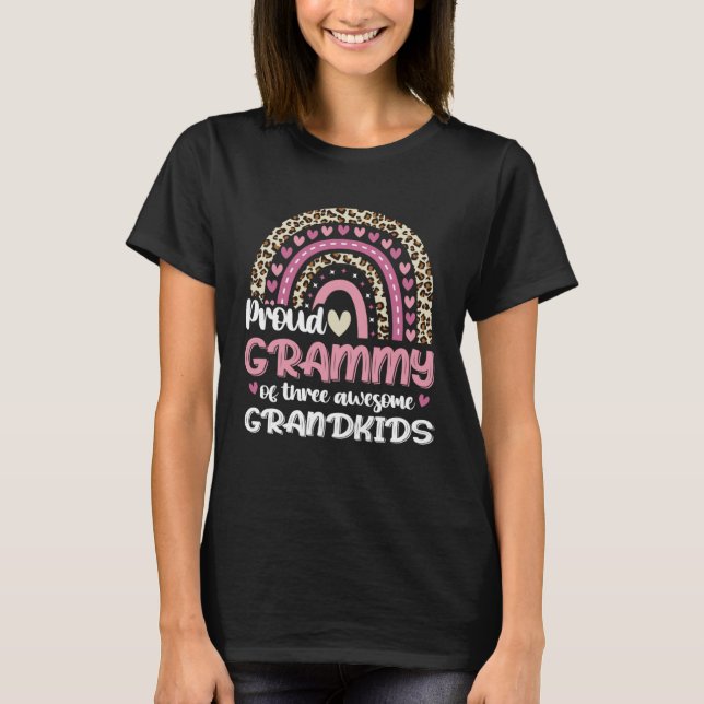 Camiseta Grammy Of Three Grandkids Leopard Rainbow Grandma  (Anverso)