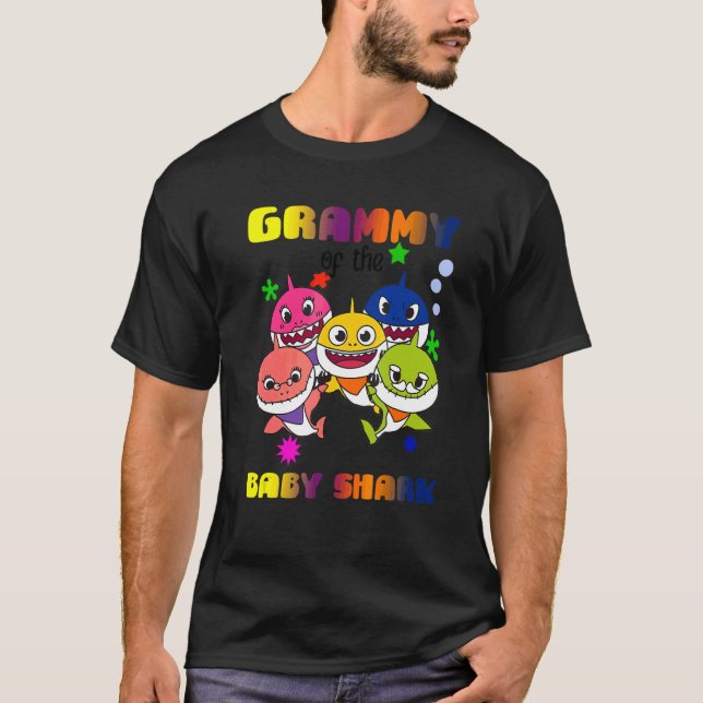 Camiseta Grammy Shark Birthday Grammy Shark, familia de mad (Anverso)