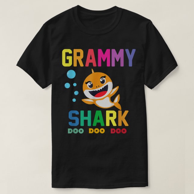 Camiseta Grammy Shark Grammy Shark Lover Madres Familiares  (Diseño del anverso)