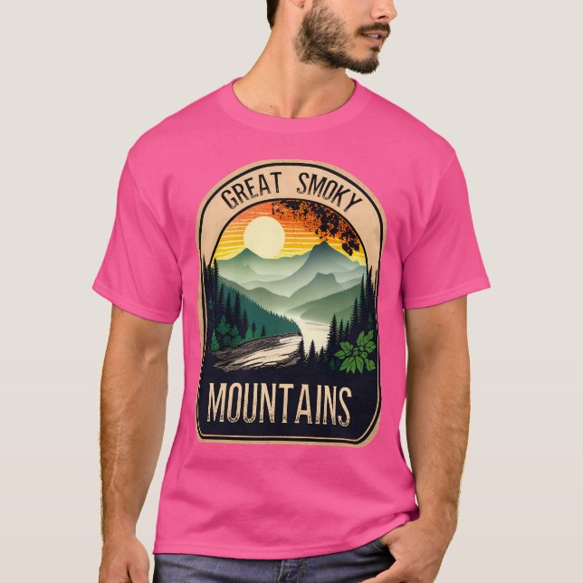 Camiseta Gran diseño de montañas humeantes activo (Anverso)