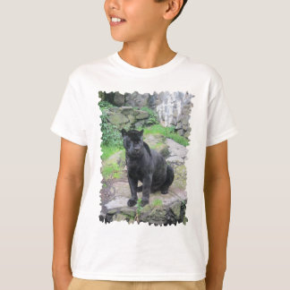 Camiseta Gran gato negro jaguar sentado en el rock