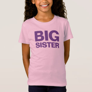 Camiseta Gran Hermana escribiendo sobre un Chica