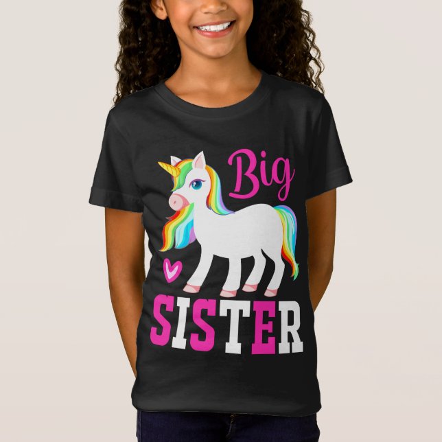 Camiseta Gran Hermana Magia Unicornio con Arcoiris Mano y C (Anverso)