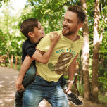 Camiseta Gran Kahuna Tiki Mask Día del Padre<br><div class="desc">Ya sea que celebres a papá en el Día del Padre o que celebres a tu jefe,  hazlo con estilo con esta graciosa camiseta gráfica kahuna con el lema "La Gran Kahuna" junto con un ilustracion de una máscara de tiki de madera.</div>