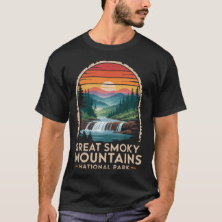 Camiseta Gran Montañas Humeantes Atardecer Retro Cascada