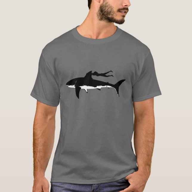 Camiseta Gran natación del tiburón blanco - en fondo oscuro (Anverso)