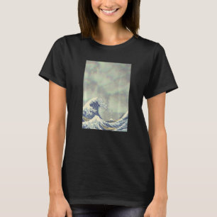 Camiseta Gran Ola de Hokusai en Nubes Grunge  