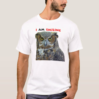Camiseta Gran sonrisa del búho de cuernos