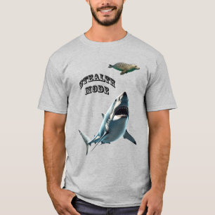 Camiseta Gran tiburón blanco acechando a una foca bajo el a