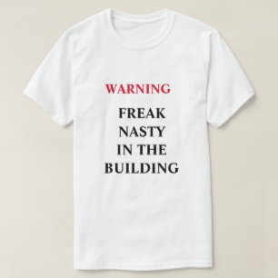 CAMISETA GRANDE NACIMIENTO EN EL EDIFICIO
