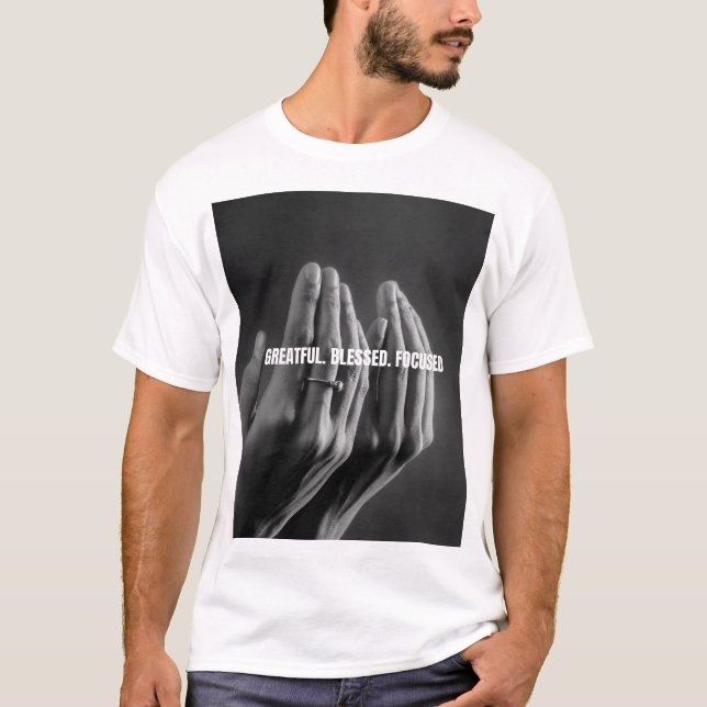 Camiseta Grandemente. Bendecido.enfocado  (Anverso)