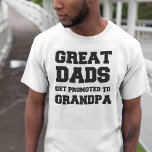 Camiseta Grandes padres son promovidos al abuelo<br><div class="desc">Los padres grandes son ascendidos a camiseta del abuelo.</div>