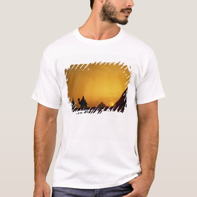 Camiseta Grandes Pirámides de Giza, Egipto al atardecer (Anverso)