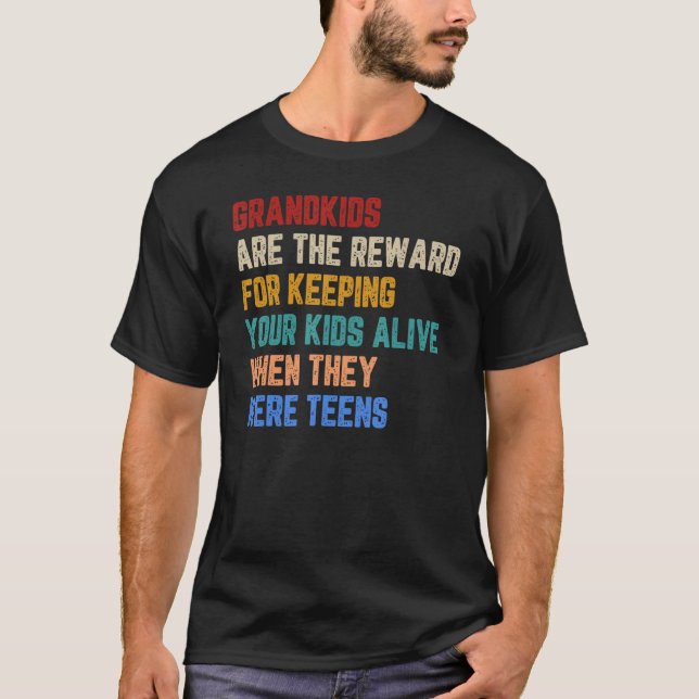 Camiseta Grandkids Are The Reward For Keeping Your Kids Ali (Anverso)