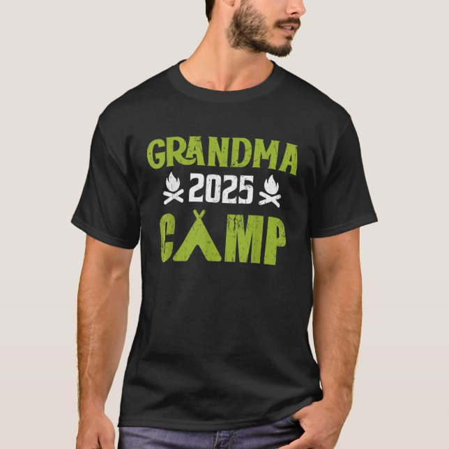 Camiseta Grandma Camp 2025 Family Vacation Summer Camping C (Anverso)
