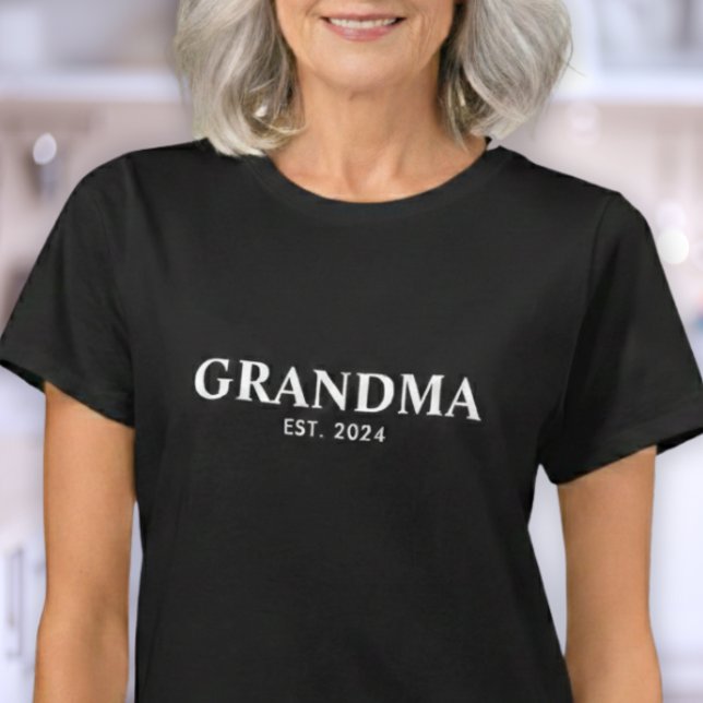 Camiseta Grandma Established New Grandma Gift (Subido por el creador)