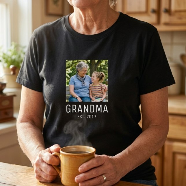 Camiseta Grandma Established Photo Gift (Subido por el creador)