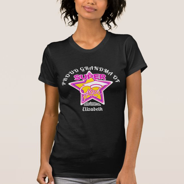 Camiseta GRANDMA ORGULLOSO DE Super Grad Pink-On Dark-Edita (Anverso)