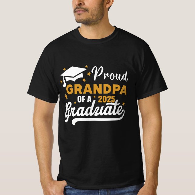 CAMISETA GRANDPA ORGULLOSA DE UNA CLASE DE GRADUADOS 2025 D (Anverso)