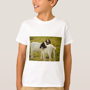 Camiseta Granja de cabritos Animales de granja en pastizal