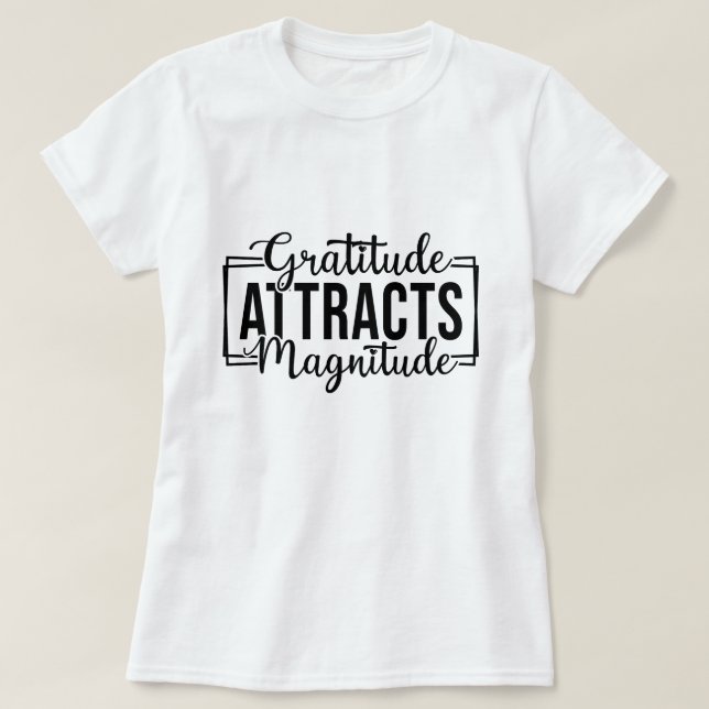 Camiseta Gratitud Atrae Personalizado Motivador De Magnitud (Diseño del anverso)