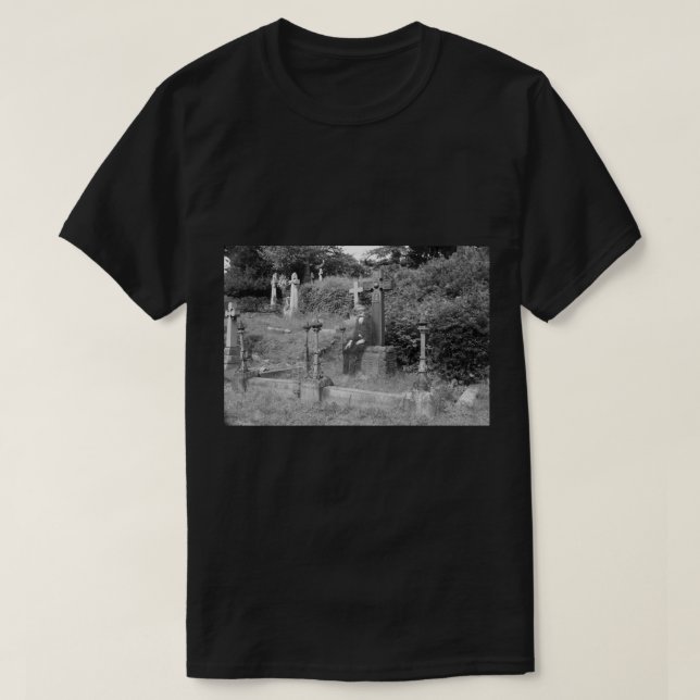 Camiseta Graveyard Living (Diseño del anverso)
