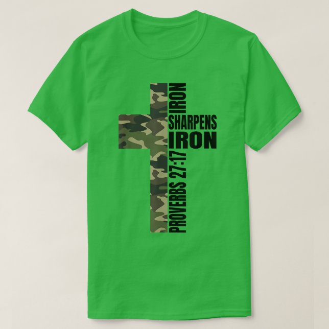Camiseta Green Camo Iron Sharpens Iron Christian Cross Fami (Diseño del anverso)