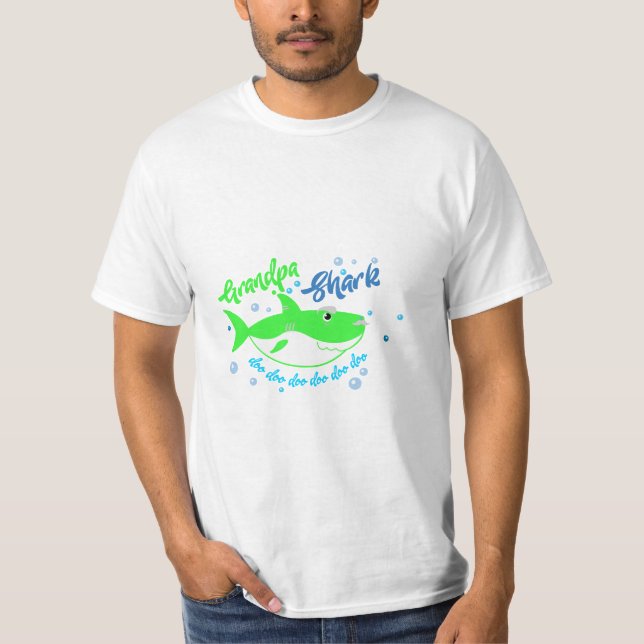 Camiseta Green Grandpa Shark Doo Doo Doo (Anverso)