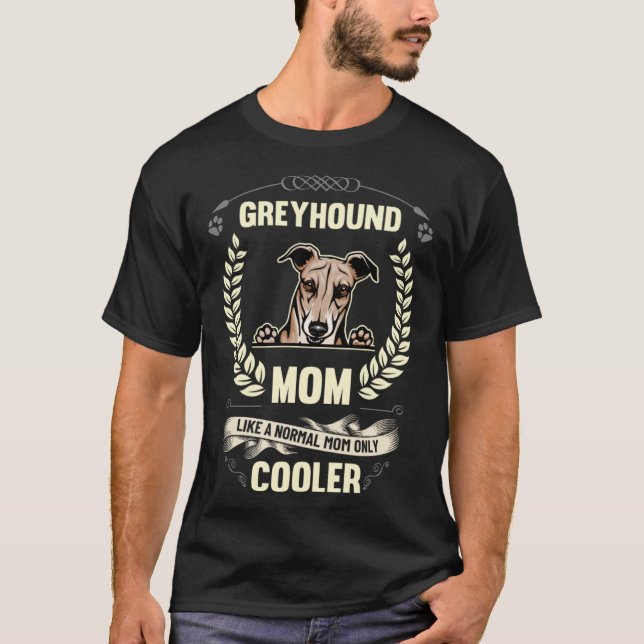 Camiseta Greyhound Mom Like A Normal Mom Only Cooler  Dog O (Anverso)