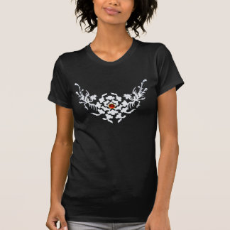 CAMISETA GRIFOS Y FLORES BLANCOS CON LA GEMA DE RUBÍES ROJA