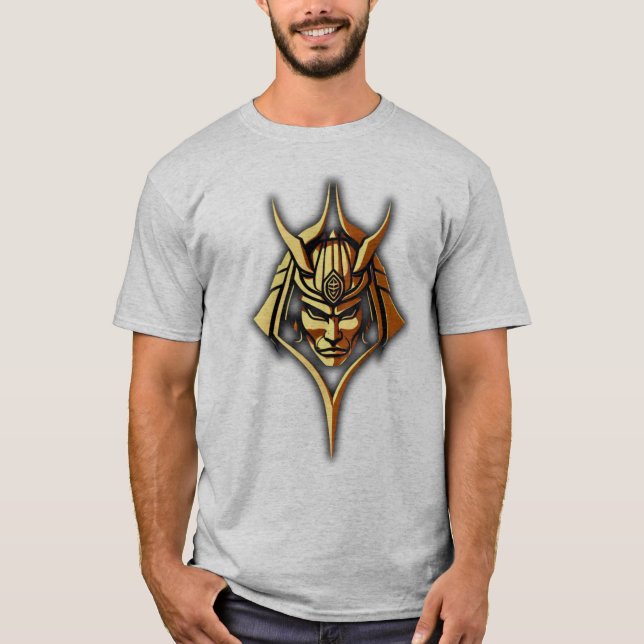 Camiseta Gris con Logo de Máscara de Faraón (Anverso)