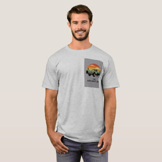 Camiseta gris impresa gráfica de aventura para hom