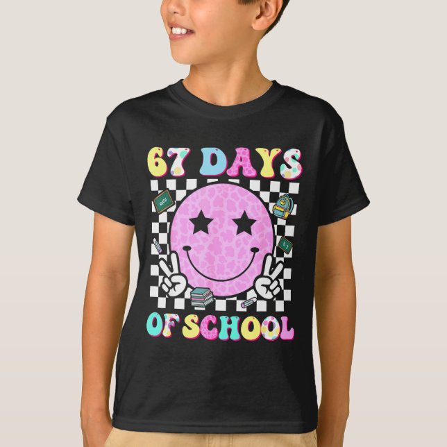 Camiseta Groovy 67 Days Of School Smile Face Teacher Kids W (Anverso)