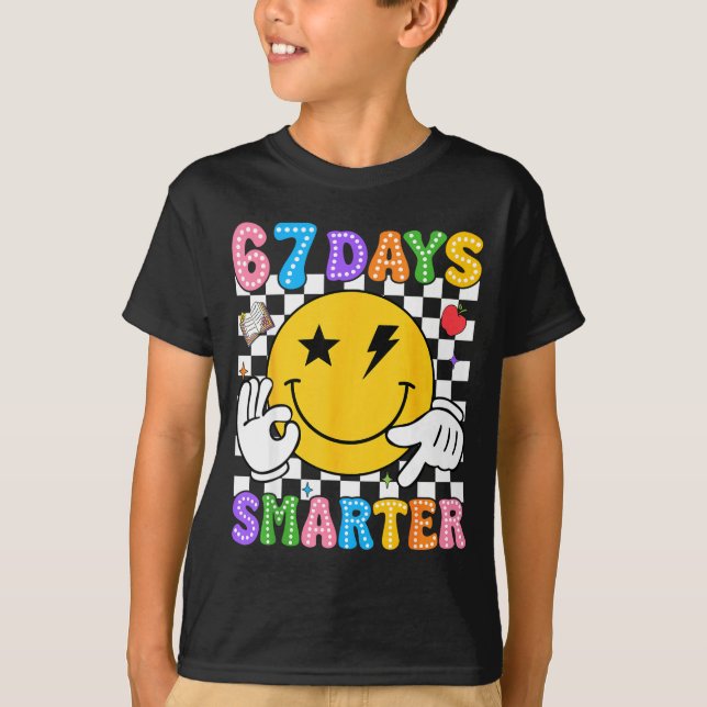 Camiseta Groovy 67th Day Of School Shirt 67 Days Smarter Te (Anverso)