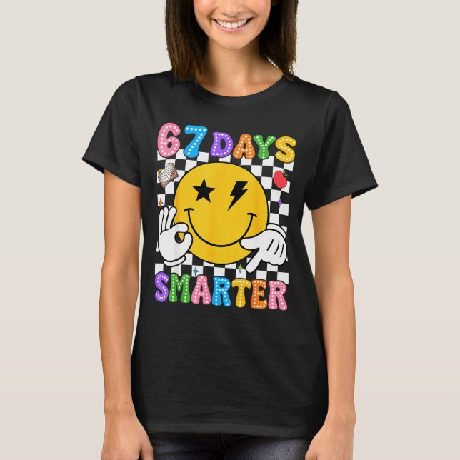 Camiseta Groovy 67th Day Of School Shirt 67 Days Smarter Te (Anverso)