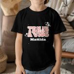 Camiseta groovy arcoíris ten es un vibe retro daisy cool de<br><div class="desc">groovy rainbow ten es un vibe de los años 60 retro daisy fresco moderno y elegante decoración de fiesta de 10 años T-Shirt.</div>