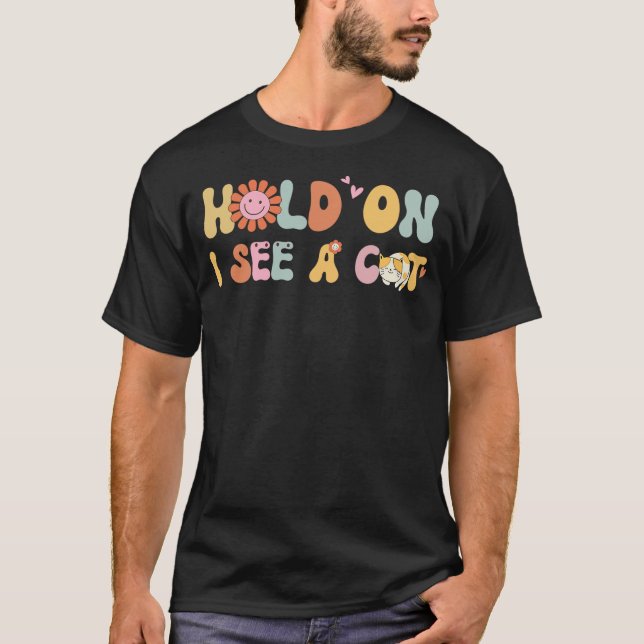 Camiseta Groovy Cat Lovers Funny Sarcastic Saying Hold On I (Anverso)